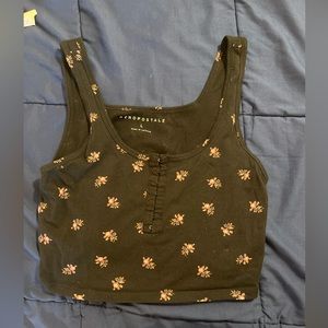 Aeropostale cute tank. Going out or staying in. Clips in the front